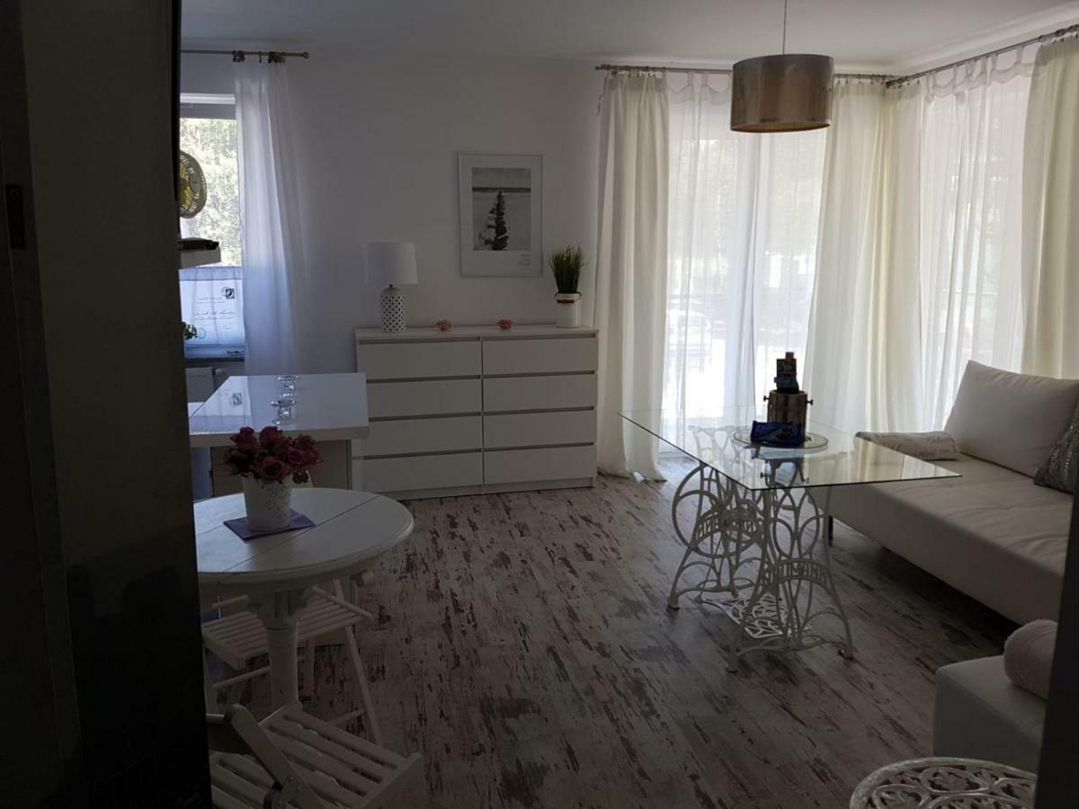 Apartament Lesny Dziwnówek Esterno foto